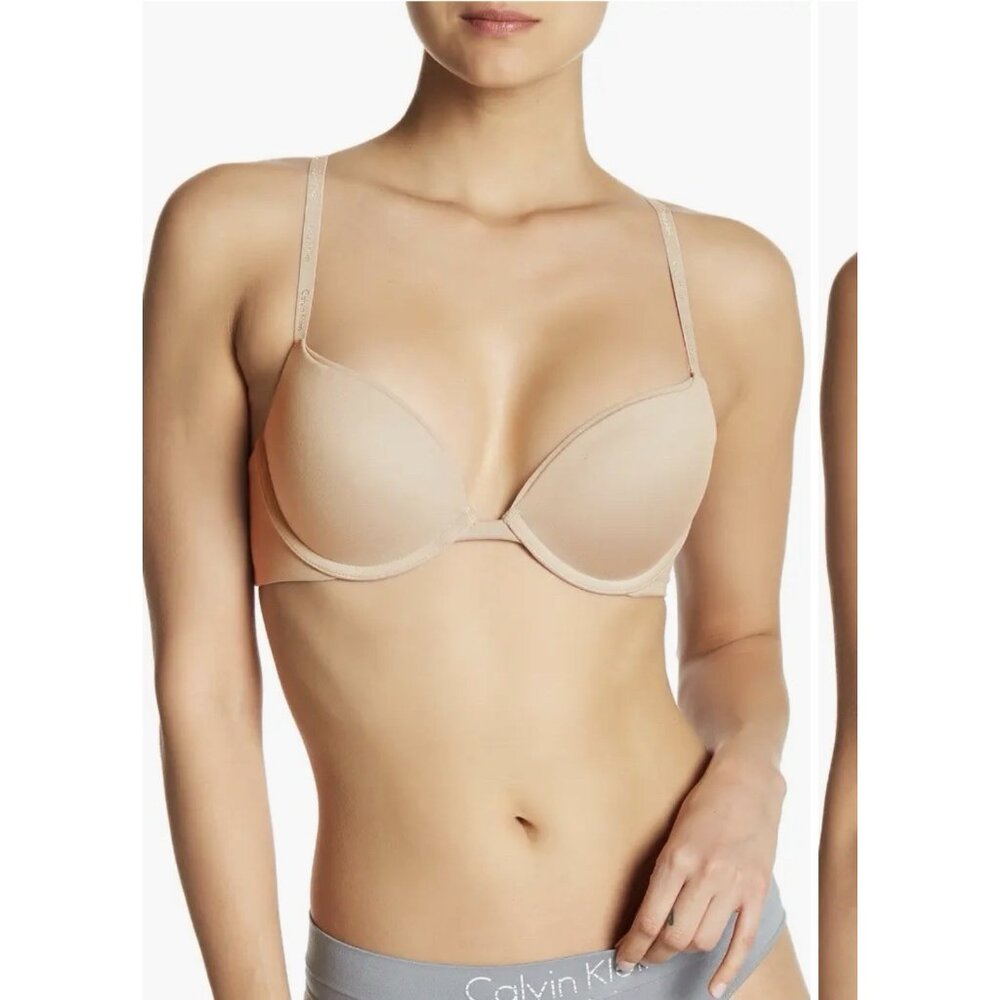 NWT Calvin Klein Women's 34D Soft Stretch Lace Push-Up Plunge Bra QF7578 Nude